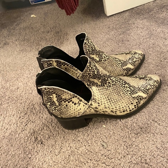 Blondo Waterproof Booties - Picture 7 of 8